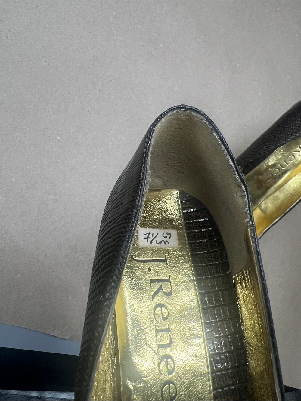 J.Renee Brown Pointed-Toe Pumps with Gold Cap Accent size 7/2 - Picture 9 of 12